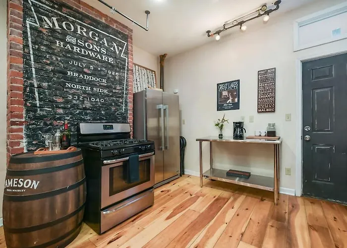 Hostwise - The Ocala - Free Parking, Cool Space, Spiral Stairs
